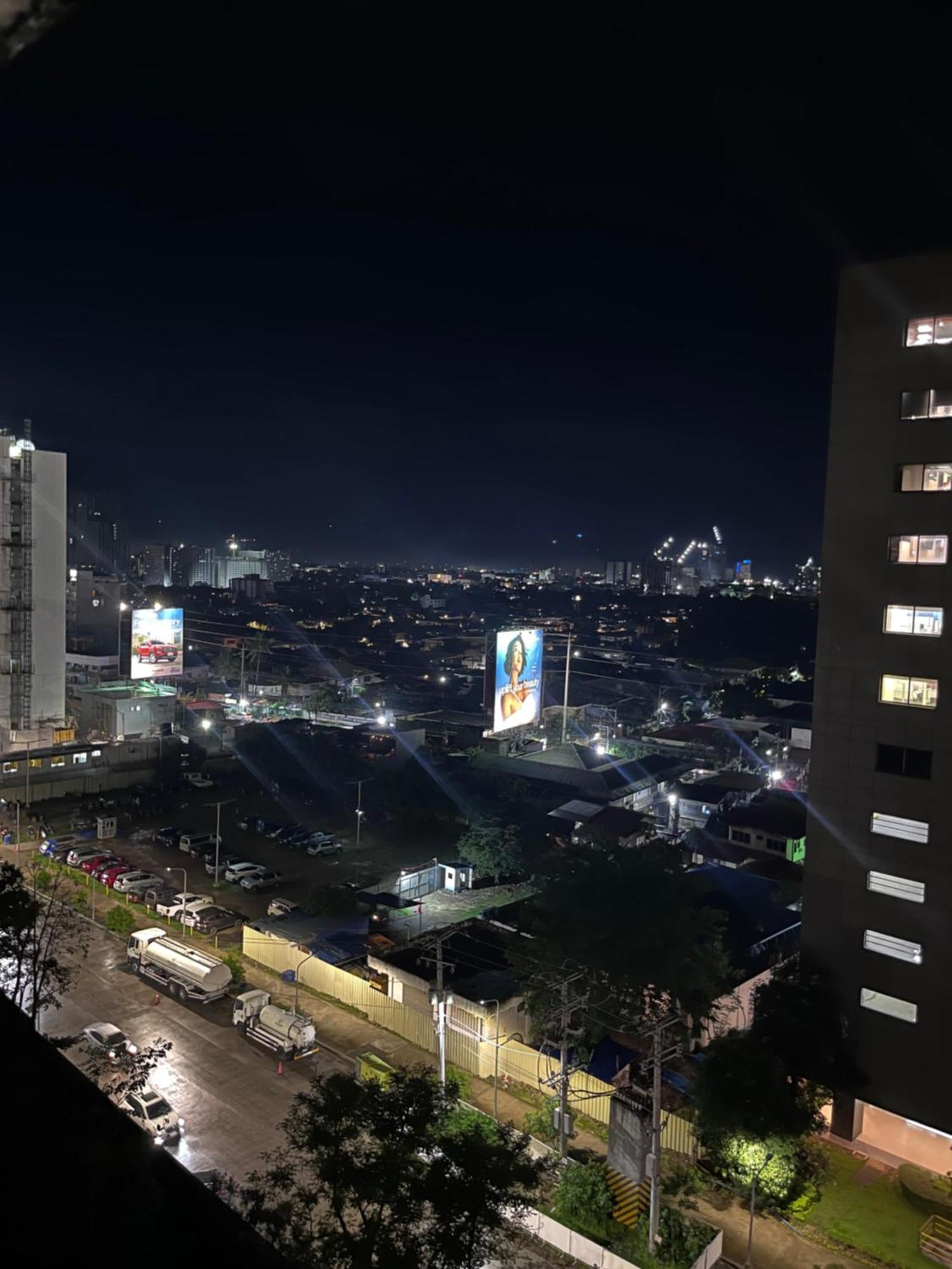 Vibe Inside It Park Aparthotel Cebu